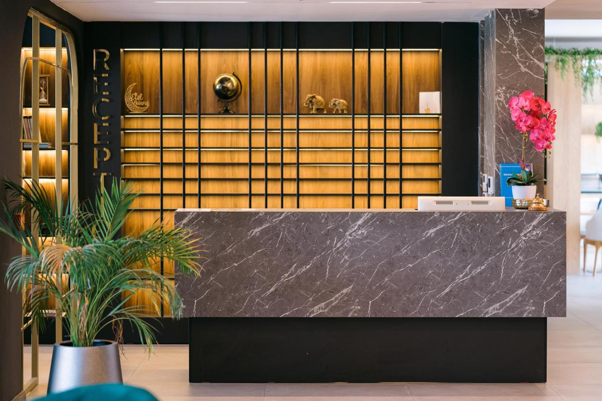 Hotel Teuta Улцинь Экстерьер фото